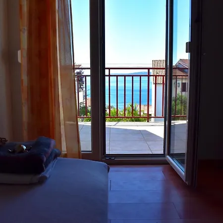 Apartamento Vujica, Okrug Gornji