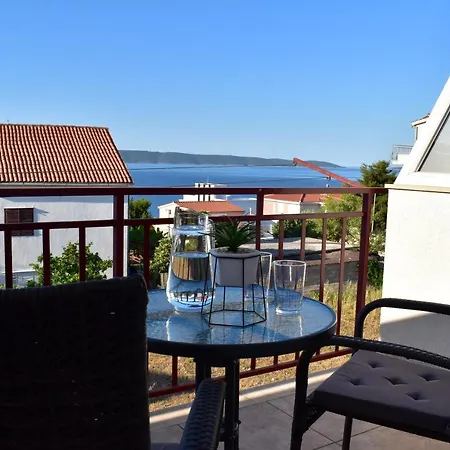 Vujica, Okrug Gornji *