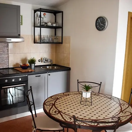 Vujica, Okrug Gornji Апартаменти Трогір