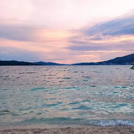 Vujica, Okrug Gornji *