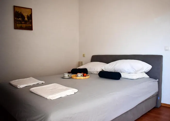 Vujica, Okrug Gornji Apartament