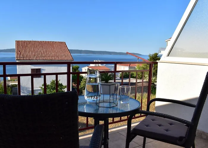 Vujica, Okrug Gornji *