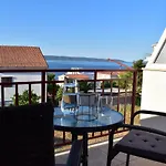 Vujica, Okrug Gornji *