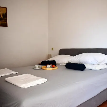 Vujica, Okrug Gornji Apartament