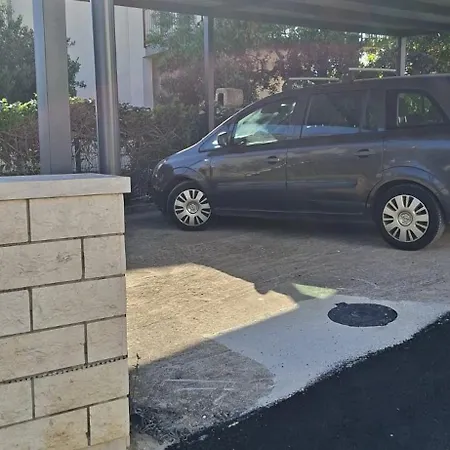 Vujica, Okrug Gornji *