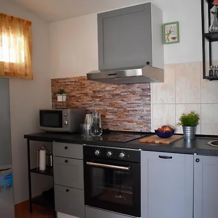 Vujica, Okrug Gornji