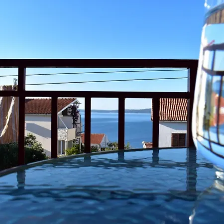 Vujica, Okrug Gornji טרוגיר