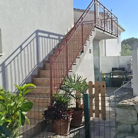 Apartman Vujica, Okrug Gornji